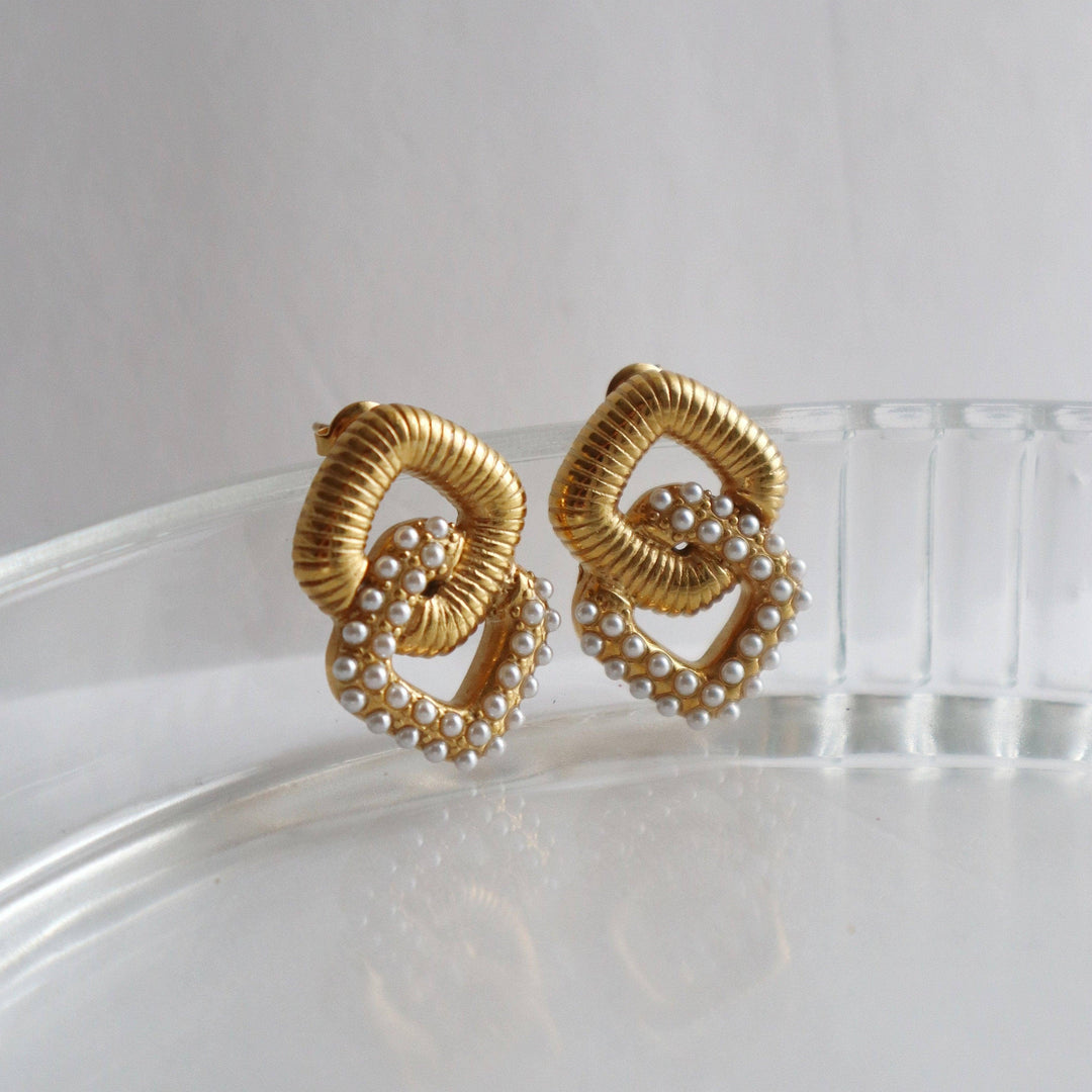 Amara Pearl Earrings